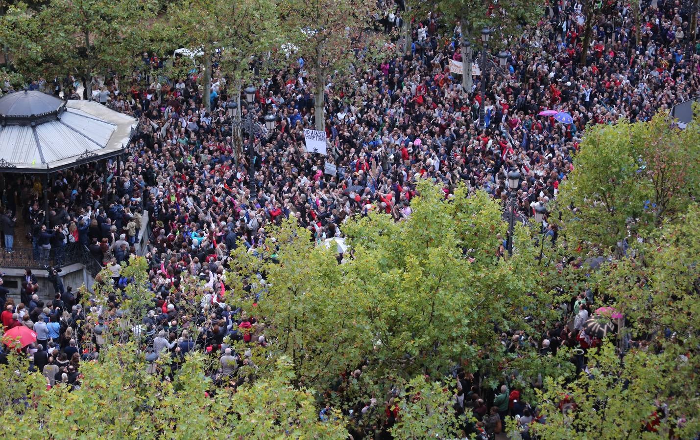 Unas 35.000 personas vuelven a clamar por #2hospitalescompletos en Granada