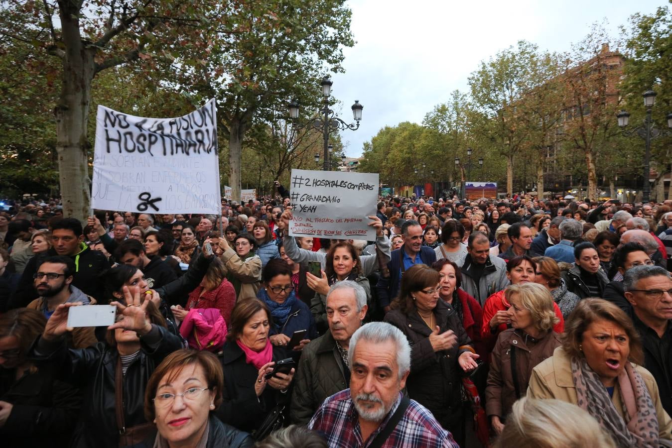 Unas 35.000 personas vuelven a clamar por #2hospitalescompletos en Granada