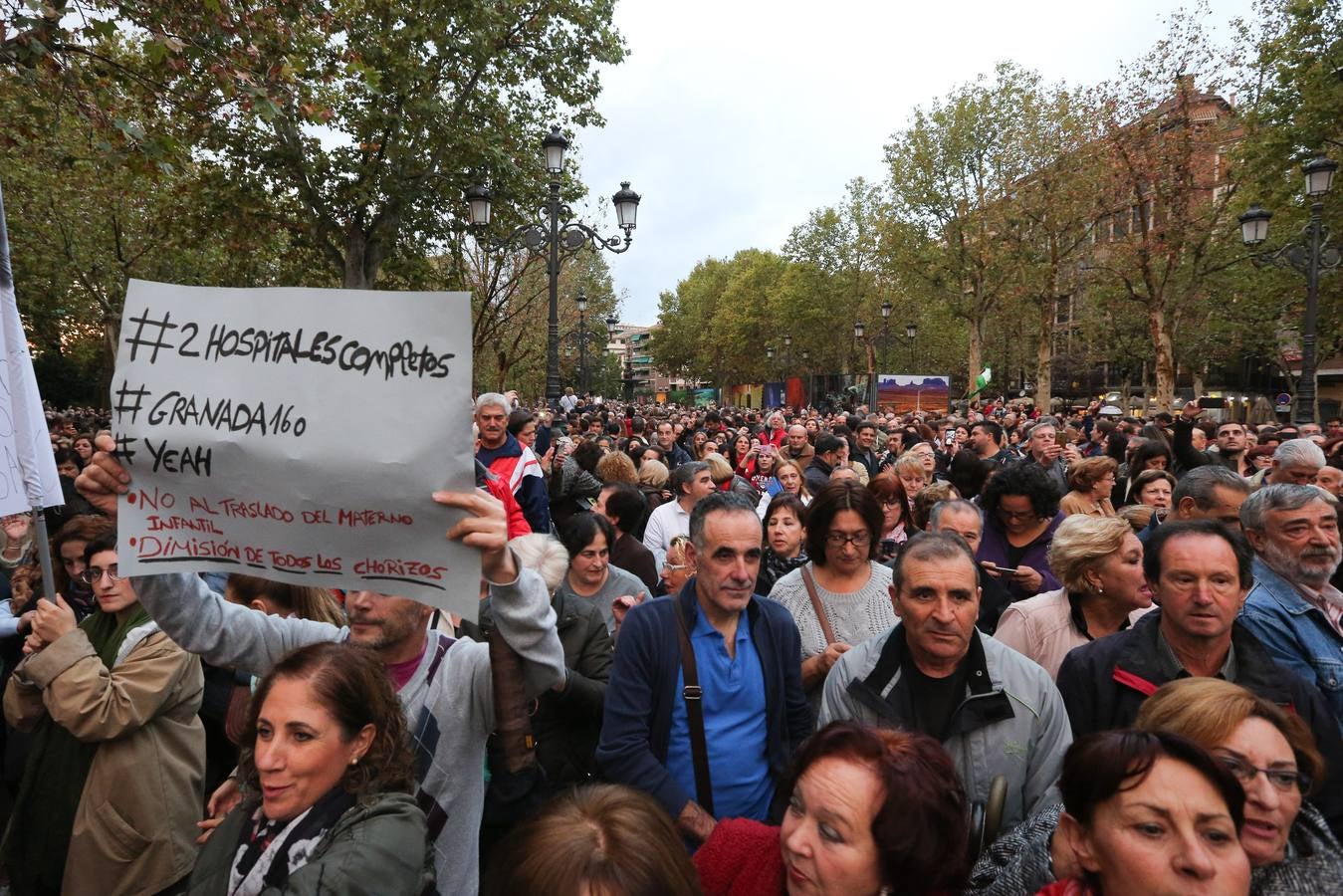 Unas 35.000 personas vuelven a clamar por #2hospitalescompletos en Granada