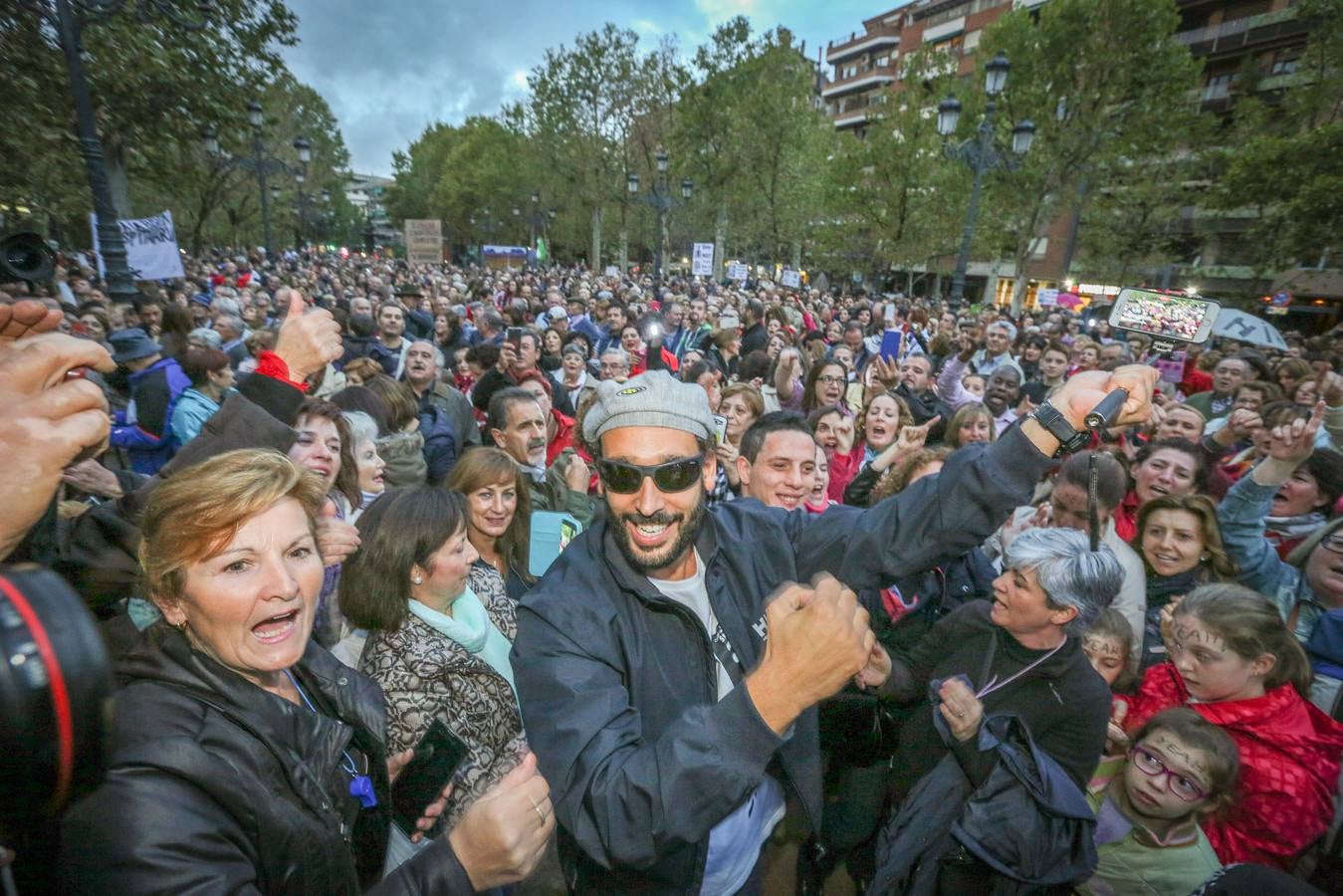 Unas 35.000 personas vuelven a clamar por #2hospitalescompletos en Granada