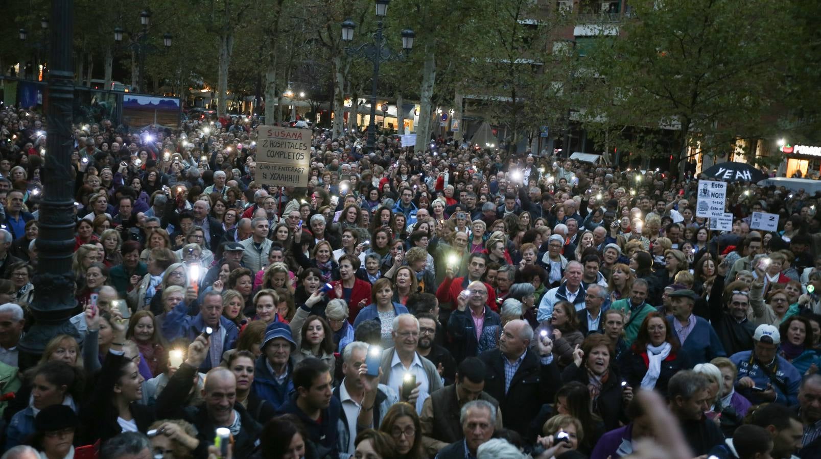 Unas 35.000 personas vuelven a clamar por #2hospitalescompletos en Granada