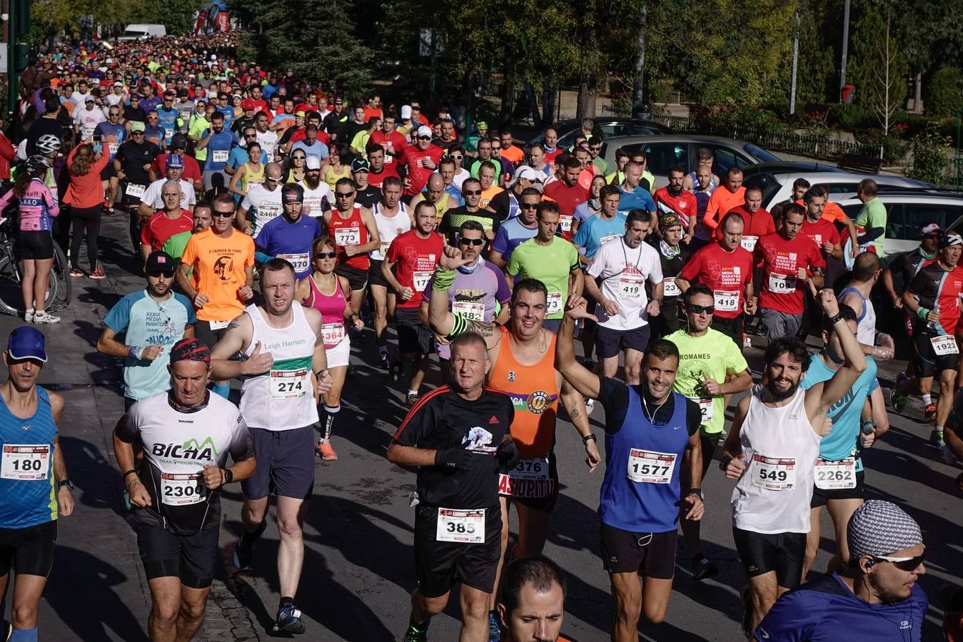 Miles de participantes en la Media Maratón de Granada