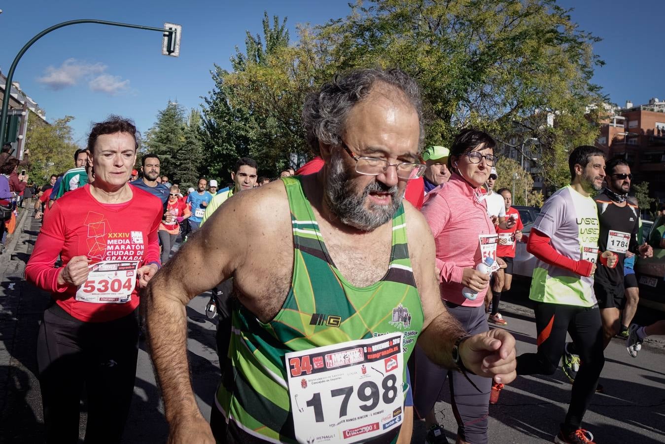 Miles de participantes en la Media Maratón de Granada