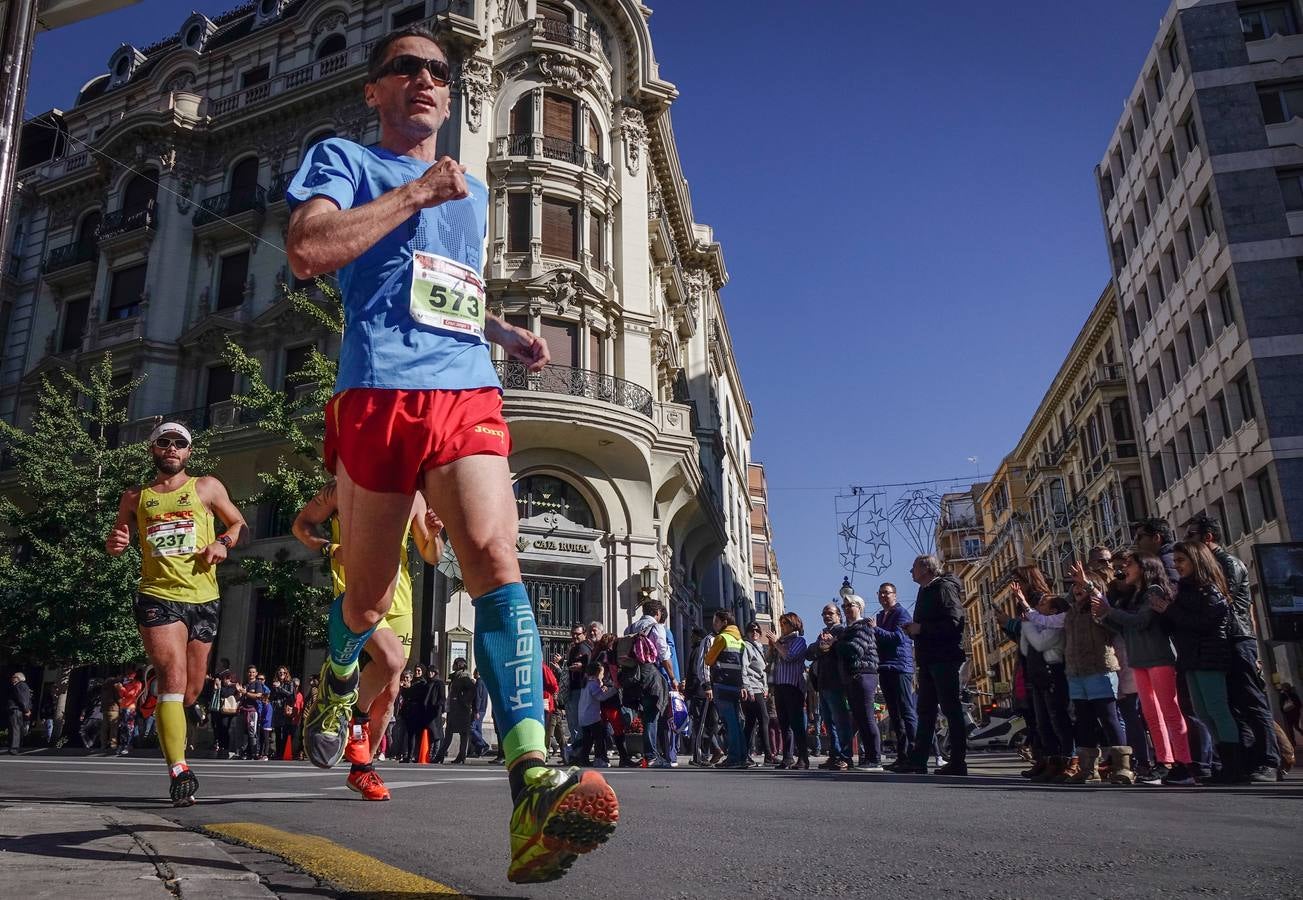 Miles de participantes en la Media Maratón de Granada