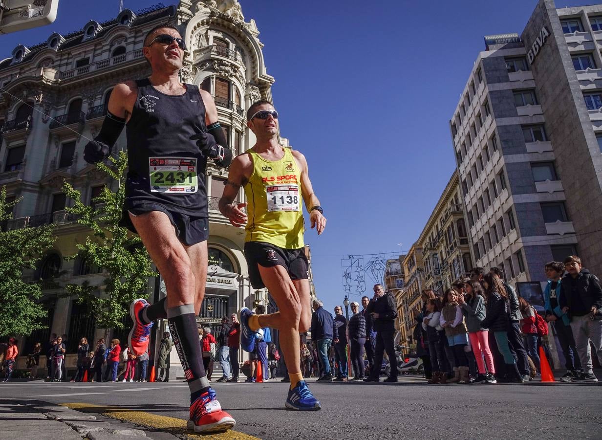 Miles de participantes en la Media Maratón de Granada