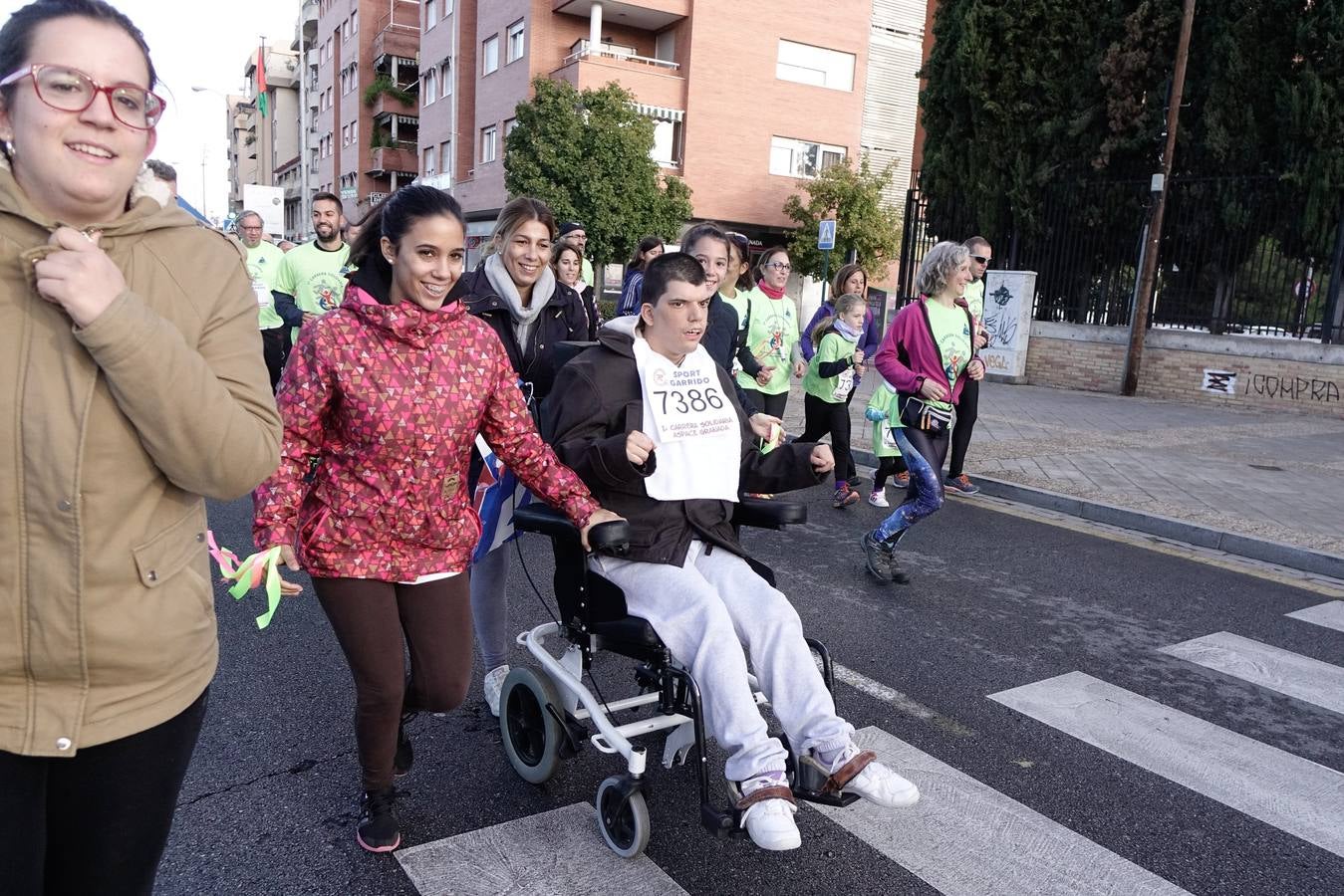 Miles de participantes en la Media Maratón de Granada