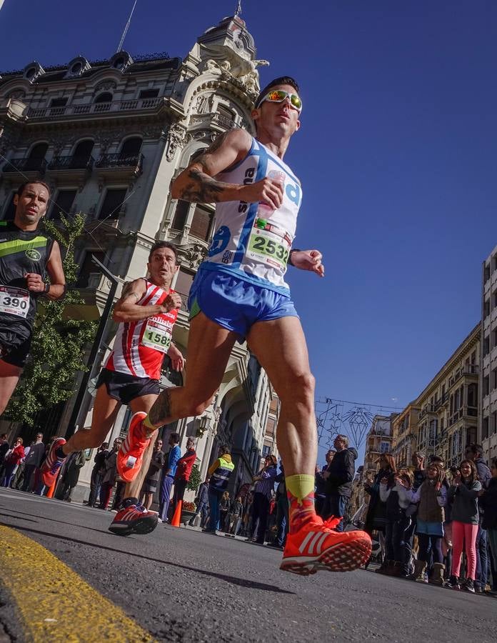 Miles de participantes en la Media Maratón de Granada