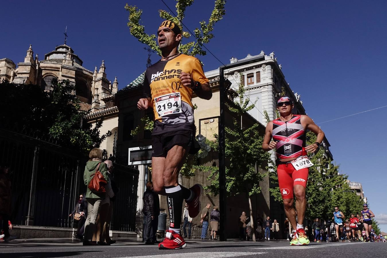 Miles de participantes en la Media Maratón de Granada