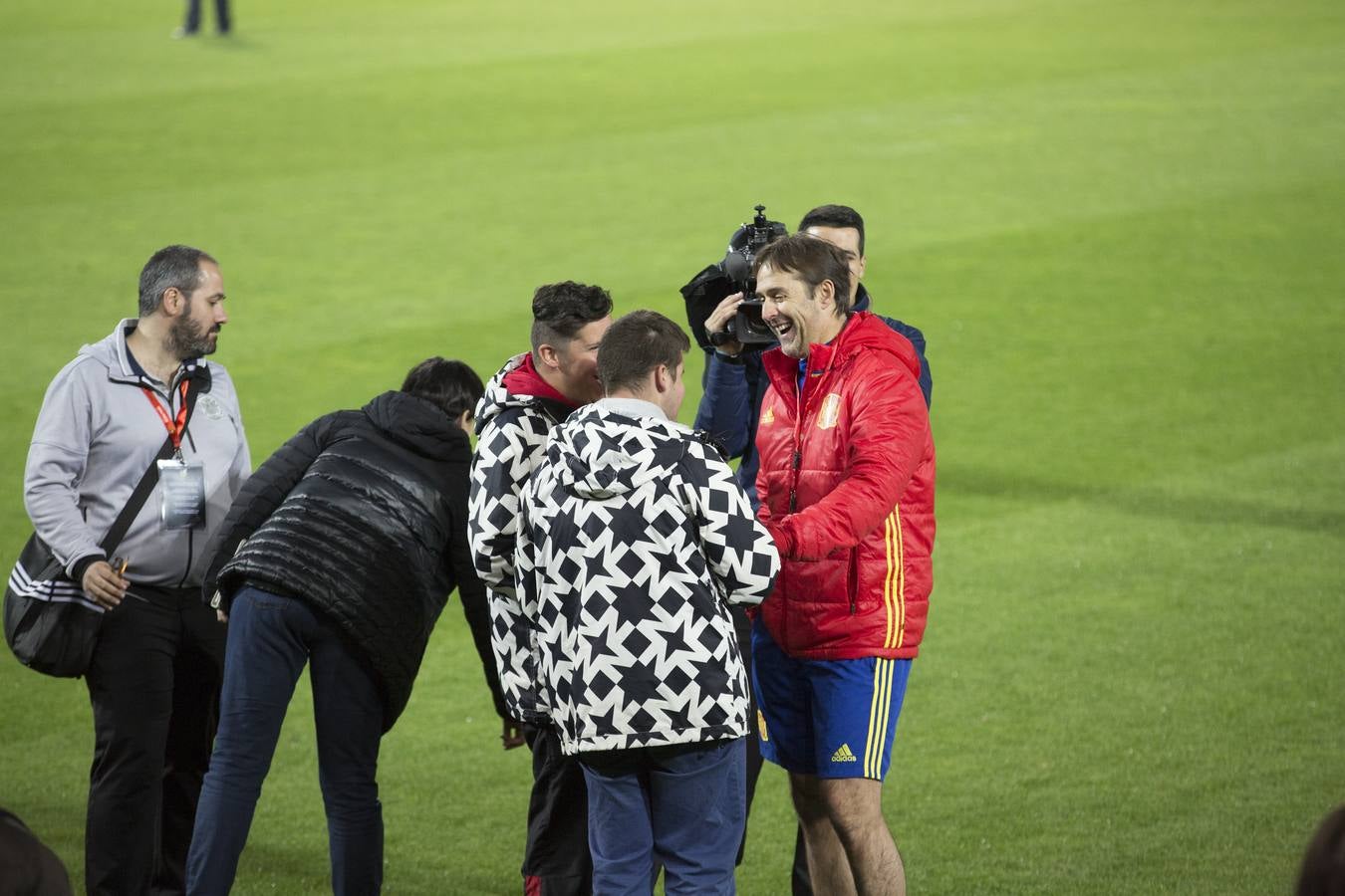 Ambiente de partido para un entrenamiento de &#039;La Roja&#039;