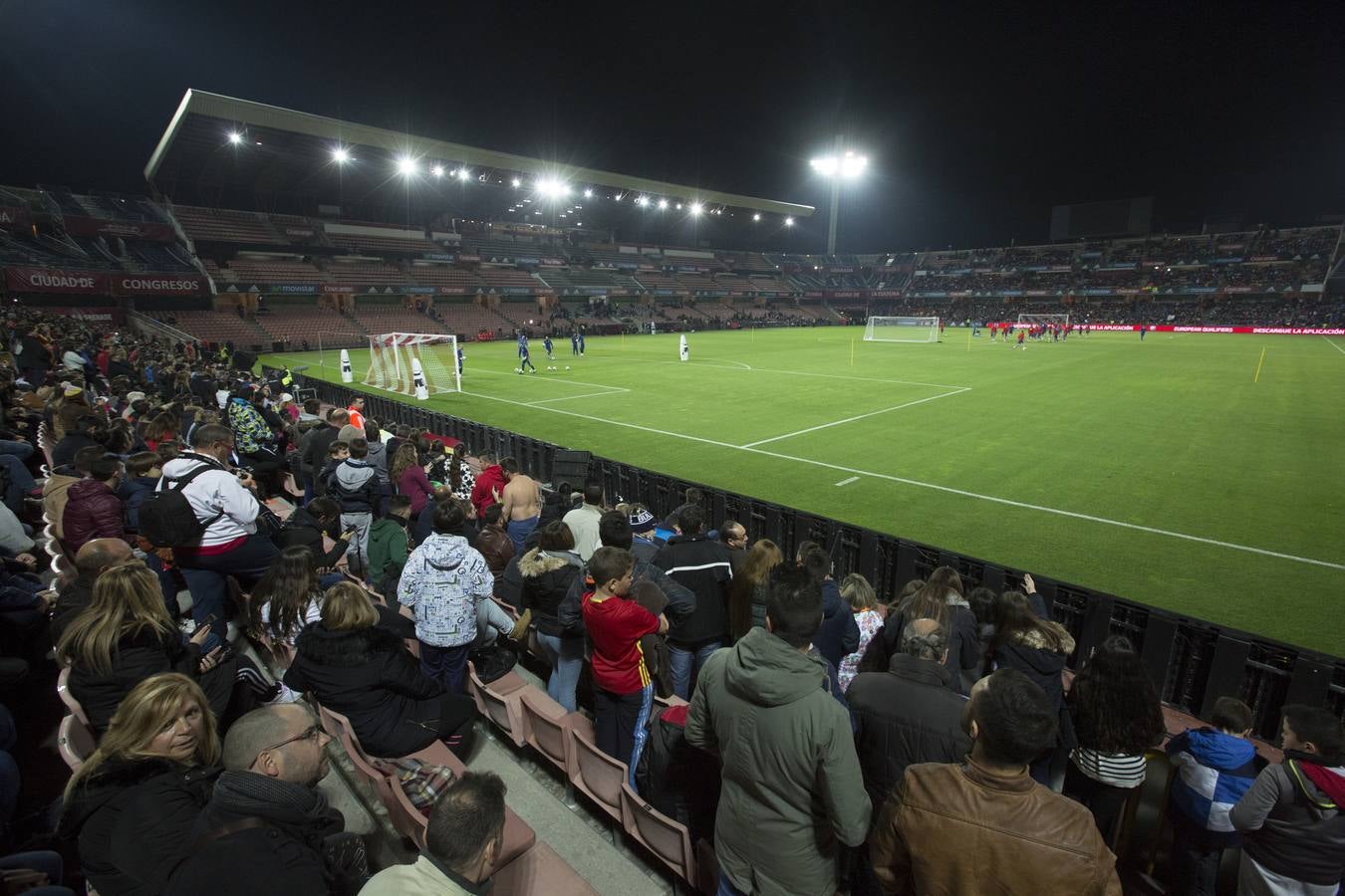 Ambiente de partido para un entrenamiento de &#039;La Roja&#039;
