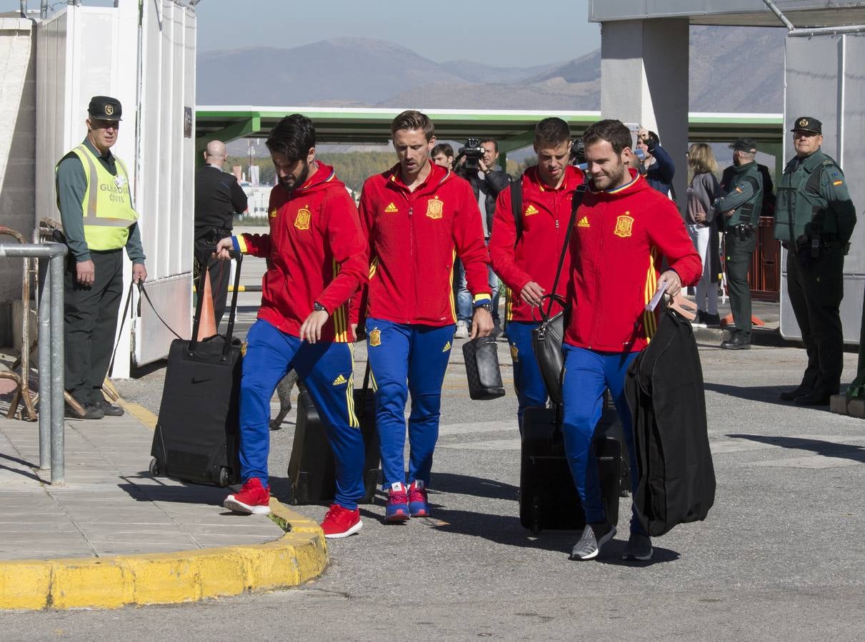 La selección española aterriza en Granada