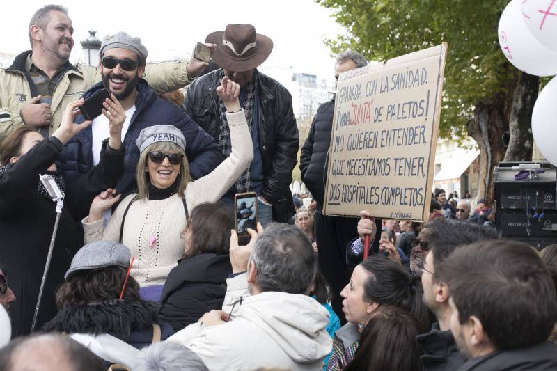 Granada en la calle &quot;por dos hospitales completos&quot;