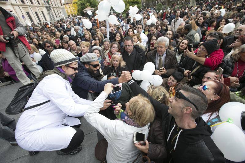 Granada en la calle &quot;por dos hospitales completos&quot;