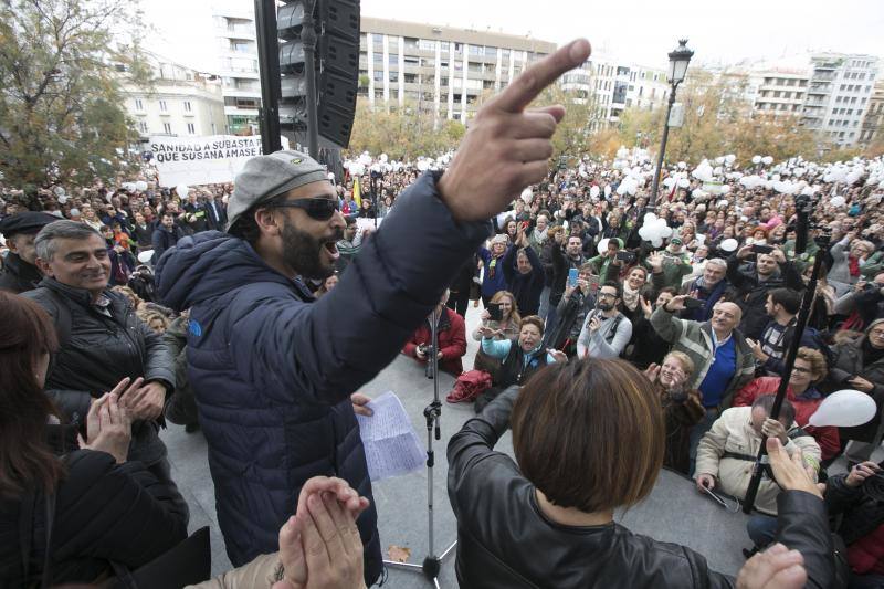 Granada en la calle &quot;por dos hospitales completos&quot;