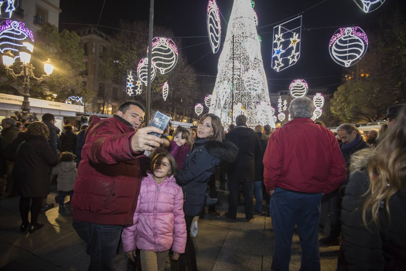 1,5 millones de &#039;leds&#039; iluminan la Navidad de Granada