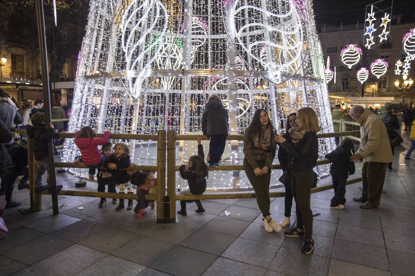 1,5 millones de &#039;leds&#039; iluminan la Navidad de Granada
