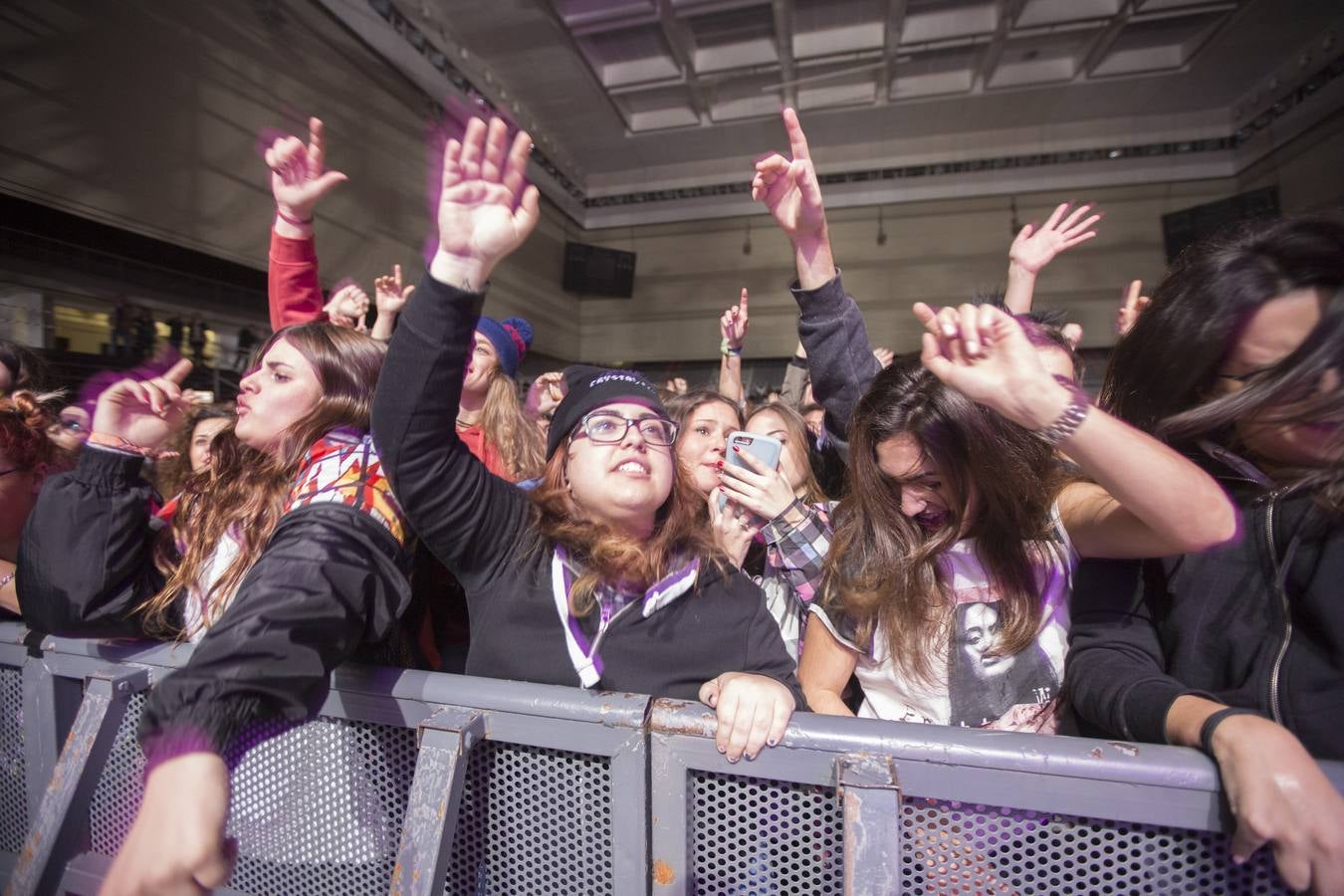 Crystal Fighters agitó a mil personas con su pop electro-tribal