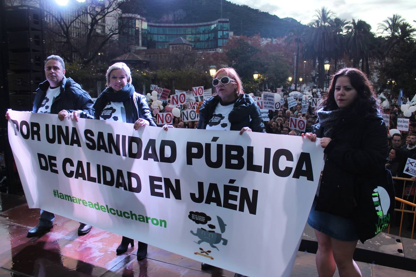 Unas 2.000 personas protestan en Jaén contra el «caos sanitario»