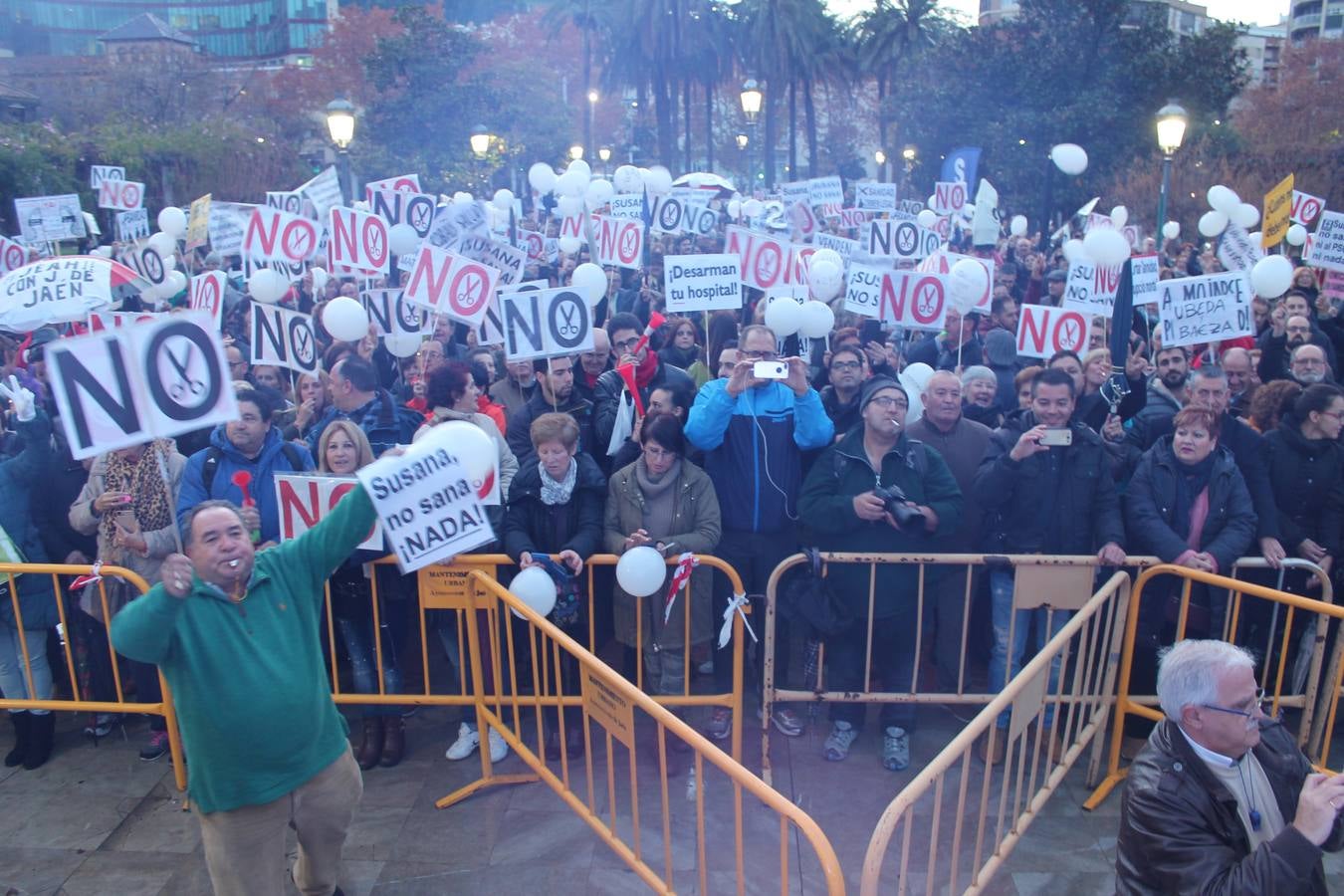 Unas 2.000 personas protestan en Jaén contra el «caos sanitario»