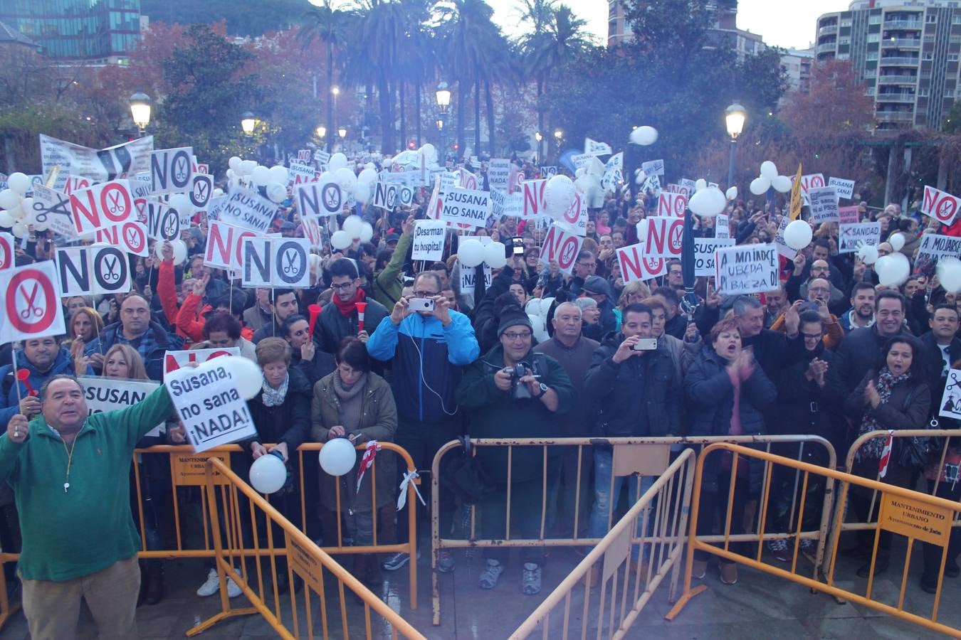 Unas 2.000 personas protestan en Jaén contra el «caos sanitario»
