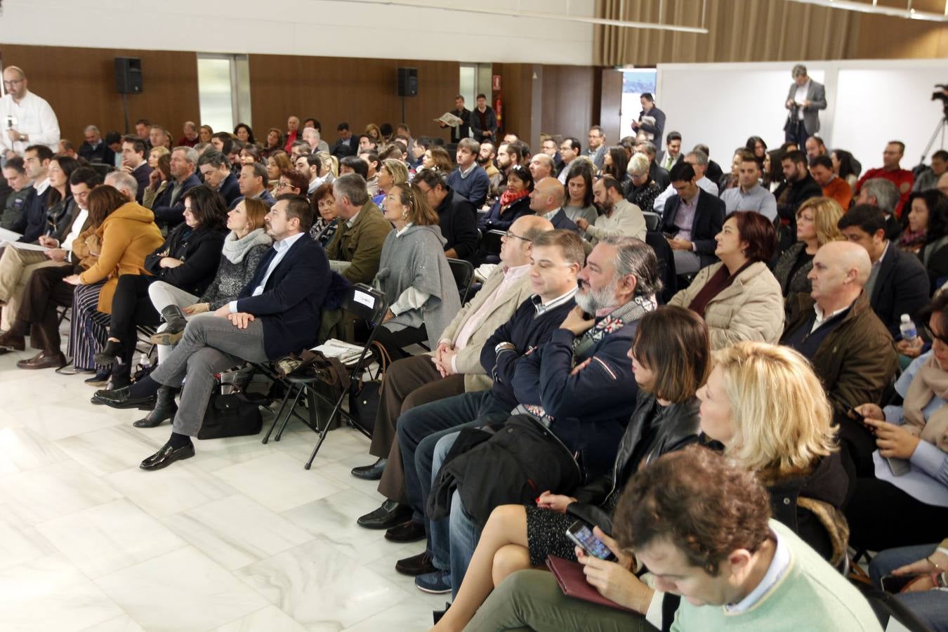 Moreno afea que Díaz recurra a ZP «tras llevar a la economía al colapso»