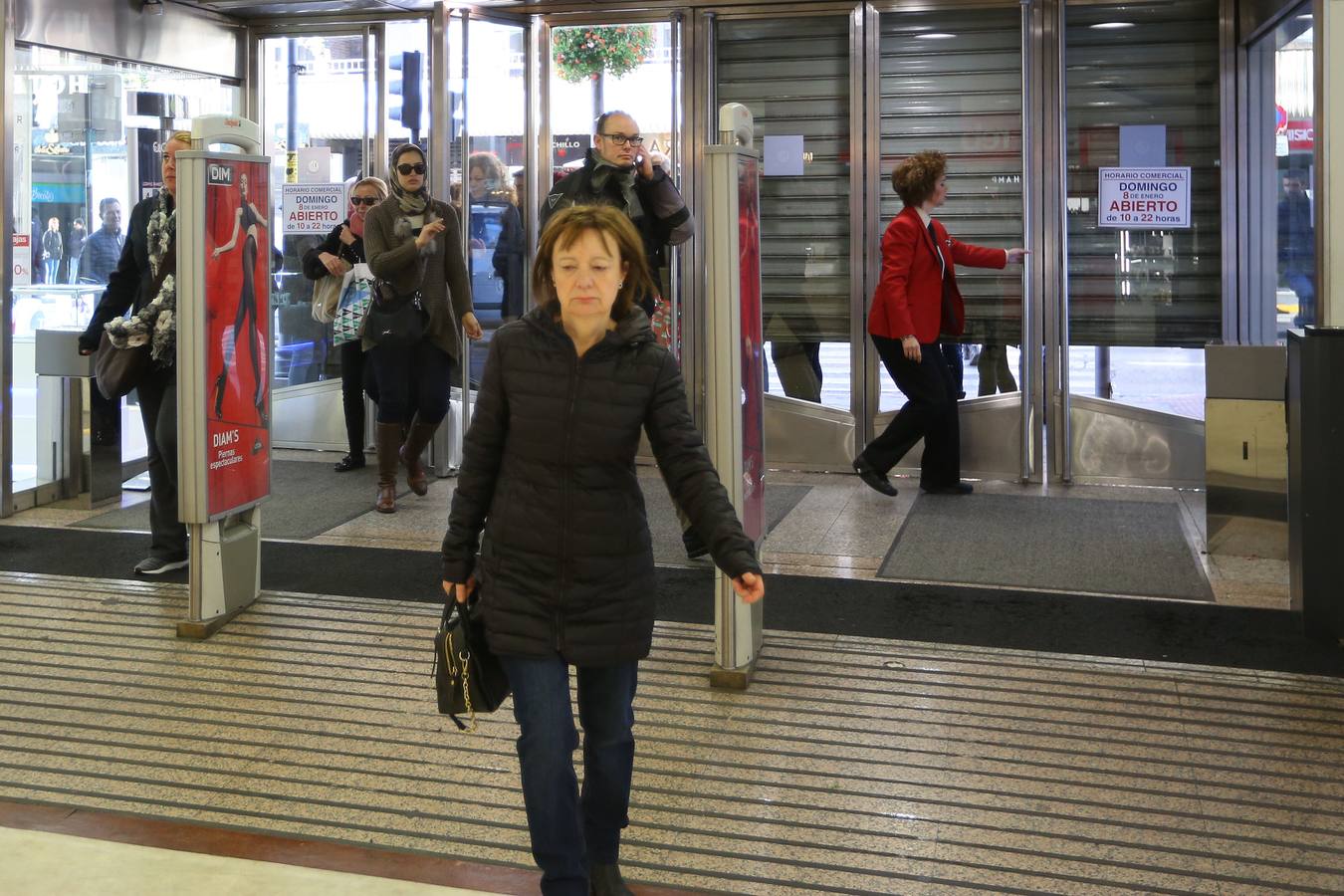 Granada &#039;carga&#039; en el inicio de las rebajas