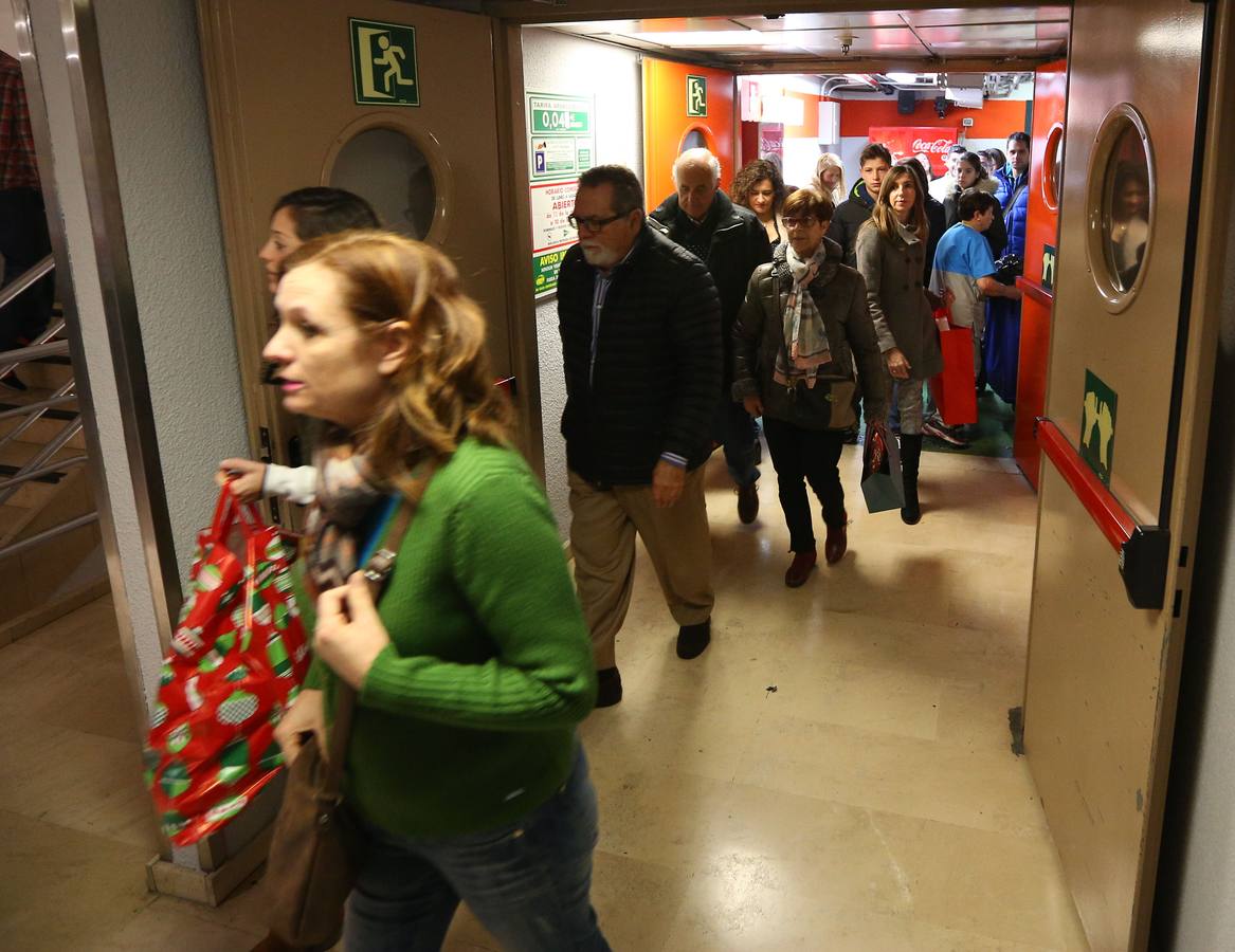 Granada &#039;carga&#039; en el inicio de las rebajas