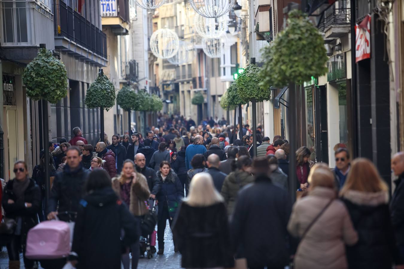 Granada &#039;carga&#039; en el inicio de las rebajas