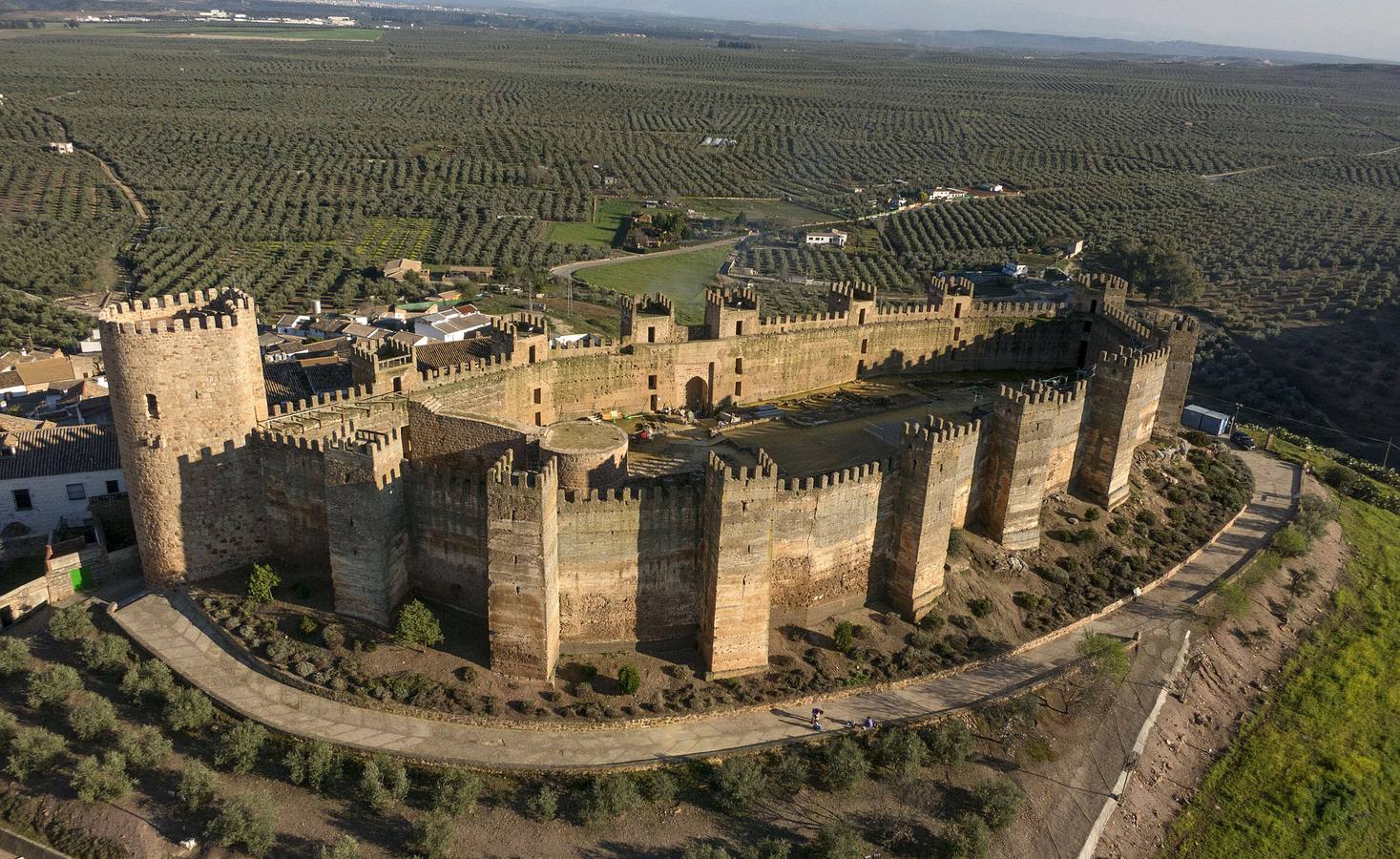 Imagen tomada con el dron del castillo de Burgalimar, en Baños de la Encina.