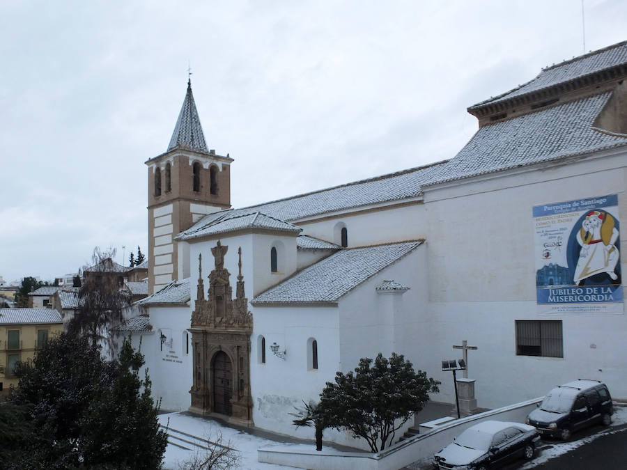 La nieve cae con fuerza en Guadix