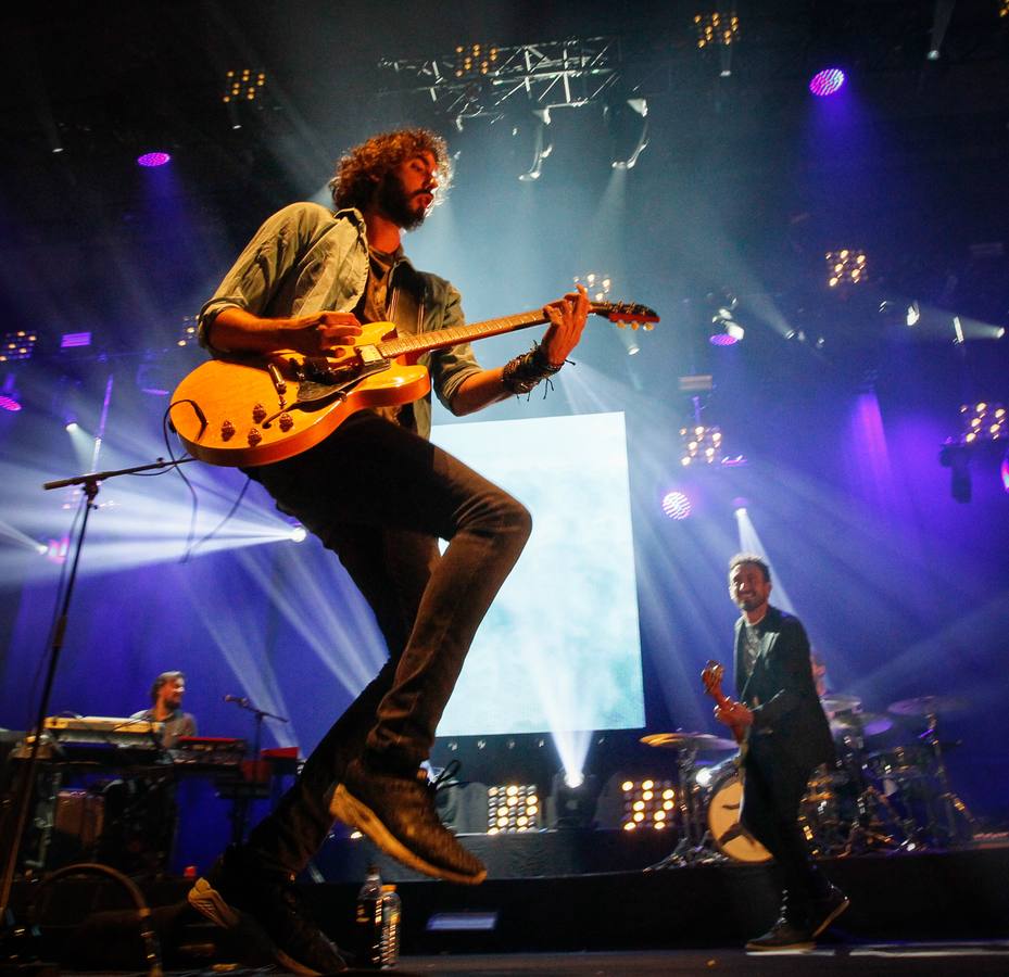 Izal llena de energía el Palacio de los Deportes