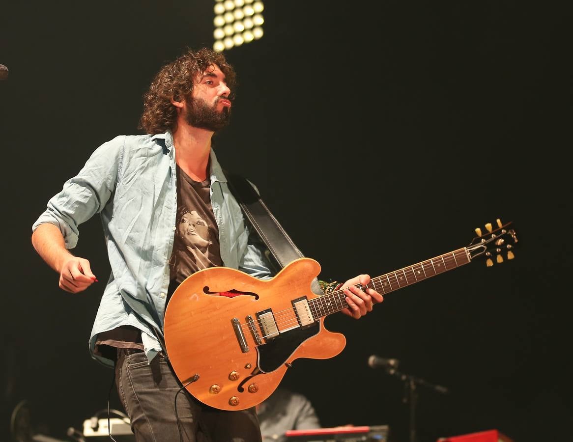 Izal llena de energía el Palacio de los Deportes