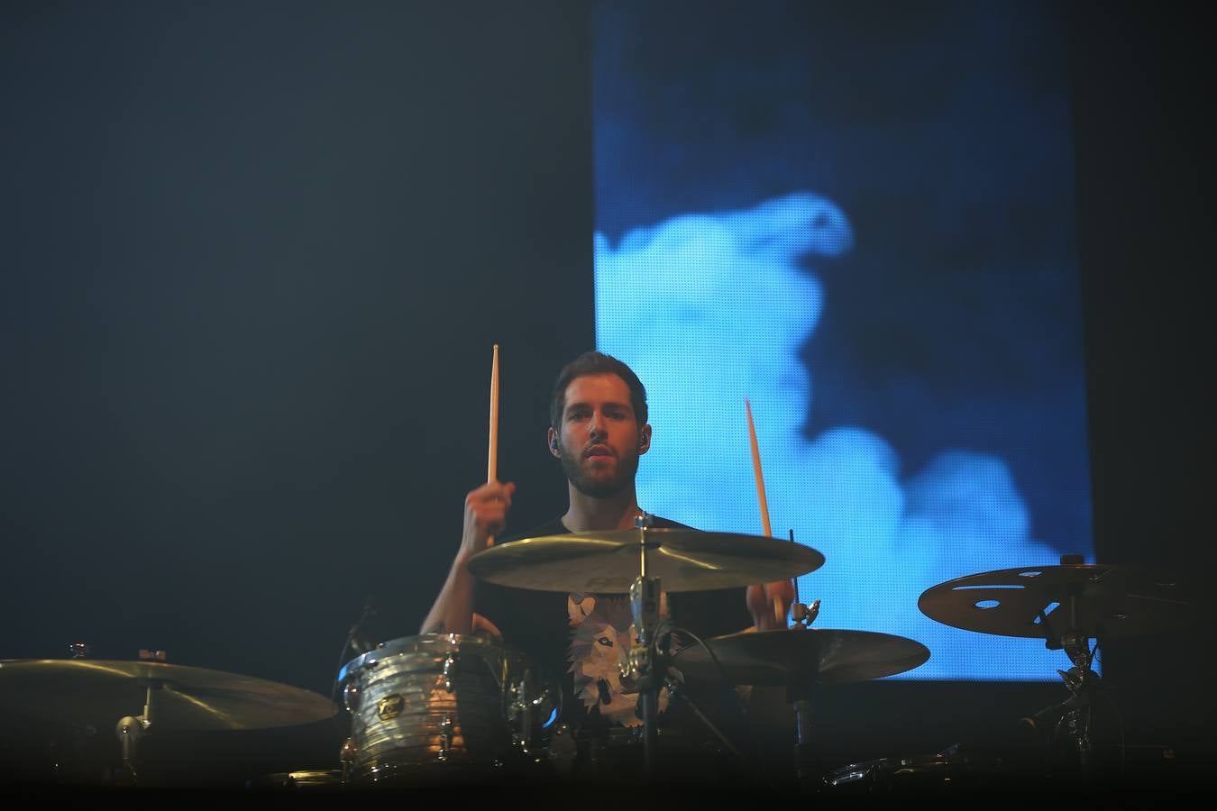 Izal llena de energía el Palacio de los Deportes