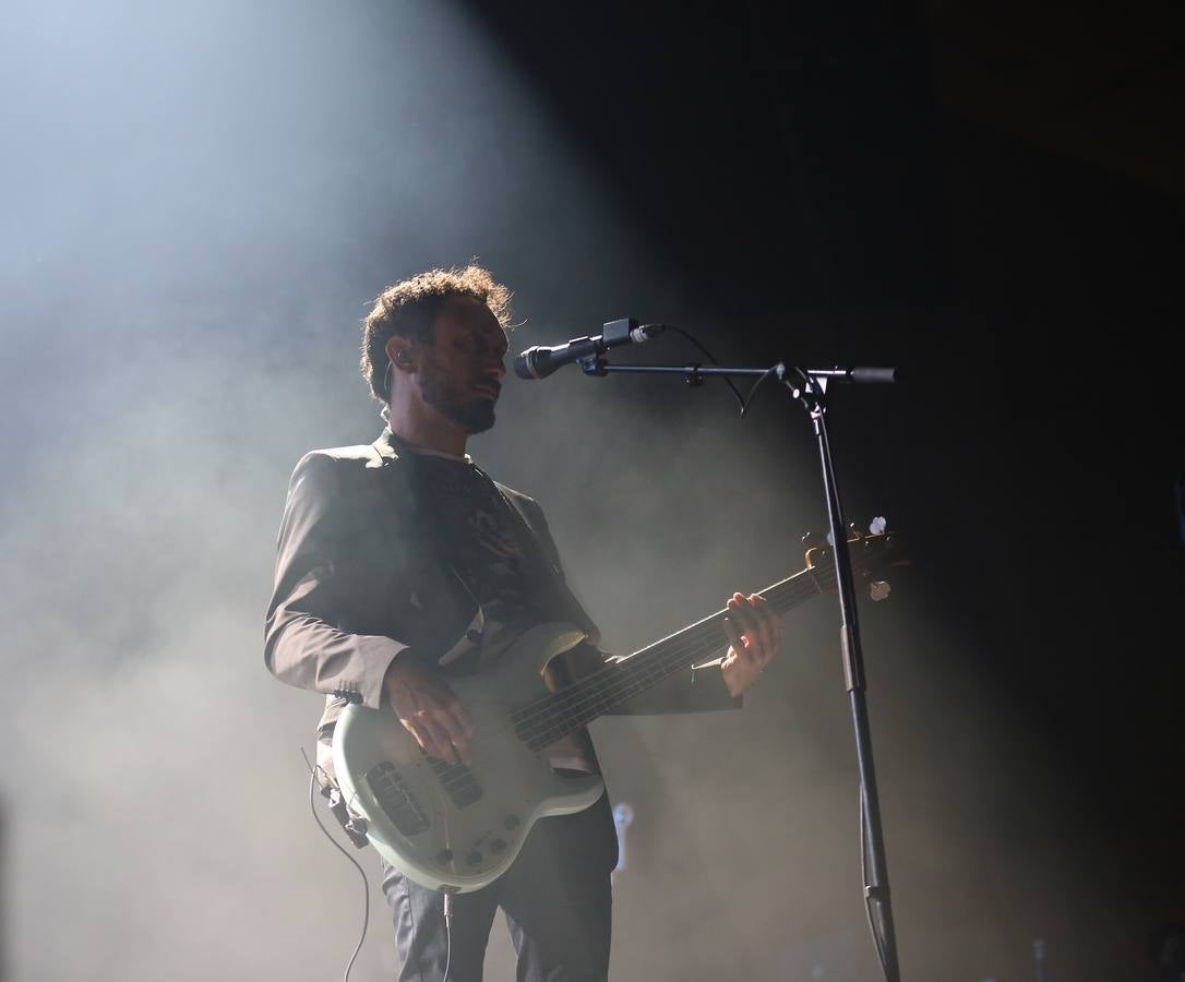 Izal llena de energía el Palacio de los Deportes