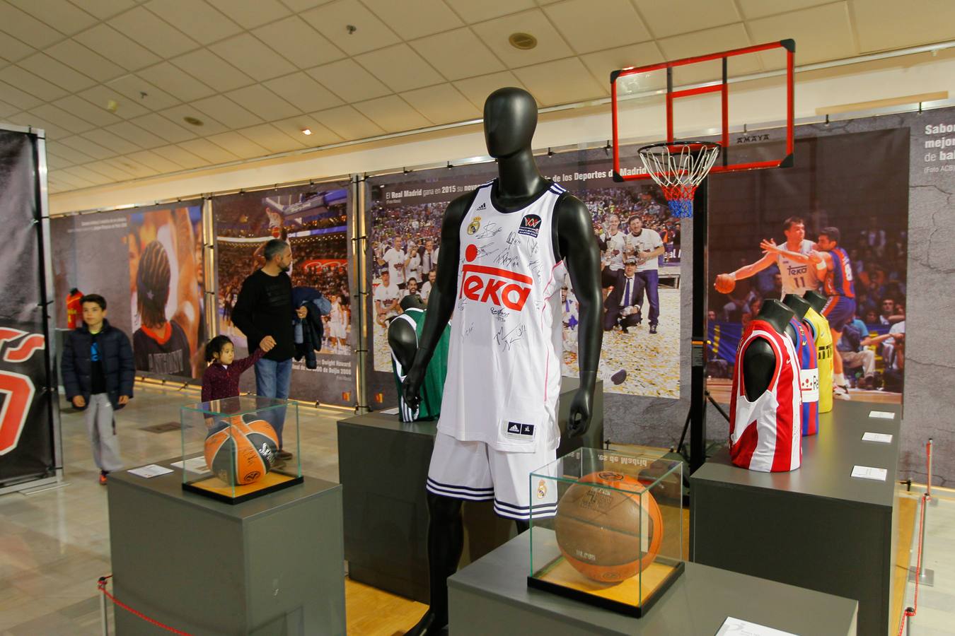 Casi un millar de visitantes recibe el Museo del Deporte