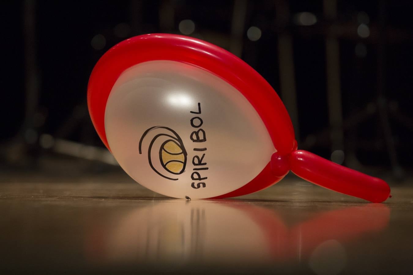 Entre el aplauso general