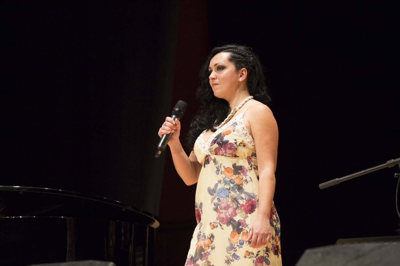 Entre el aplauso general