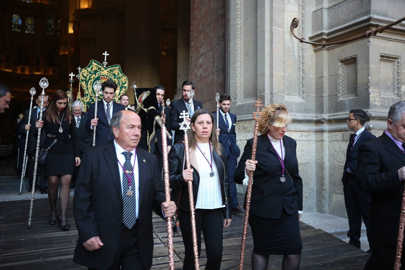 La cofradía del Vía Crucis salió a la calle… y así que pasen cien años más