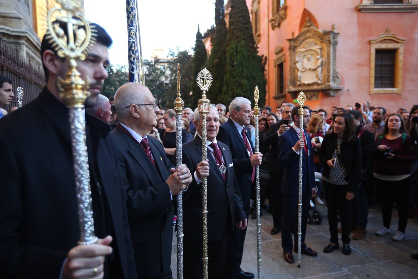 La cofradía del Vía Crucis salió a la calle… y así que pasen cien años más