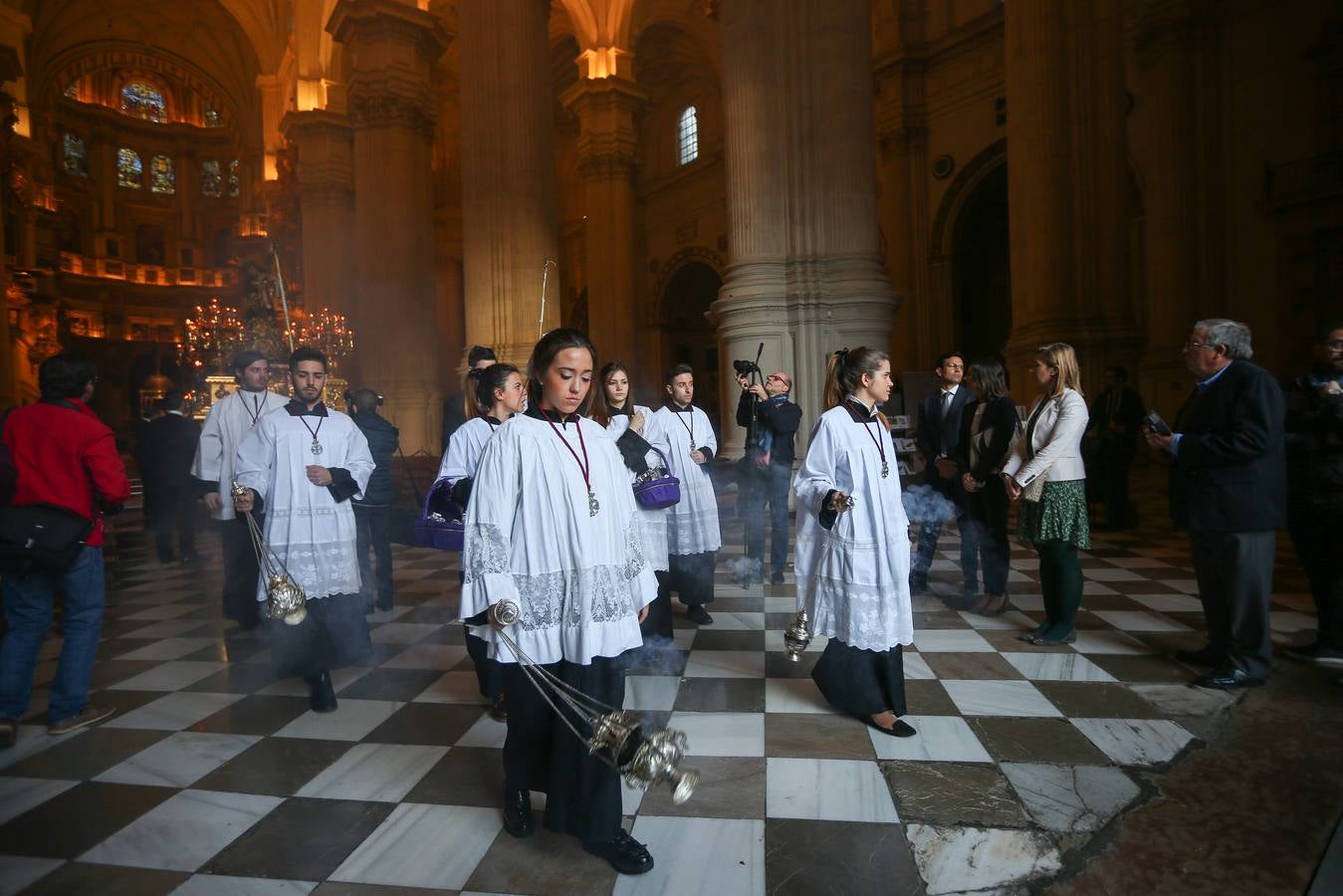 La cofradía del Vía Crucis salió a la calle… y así que pasen cien años más