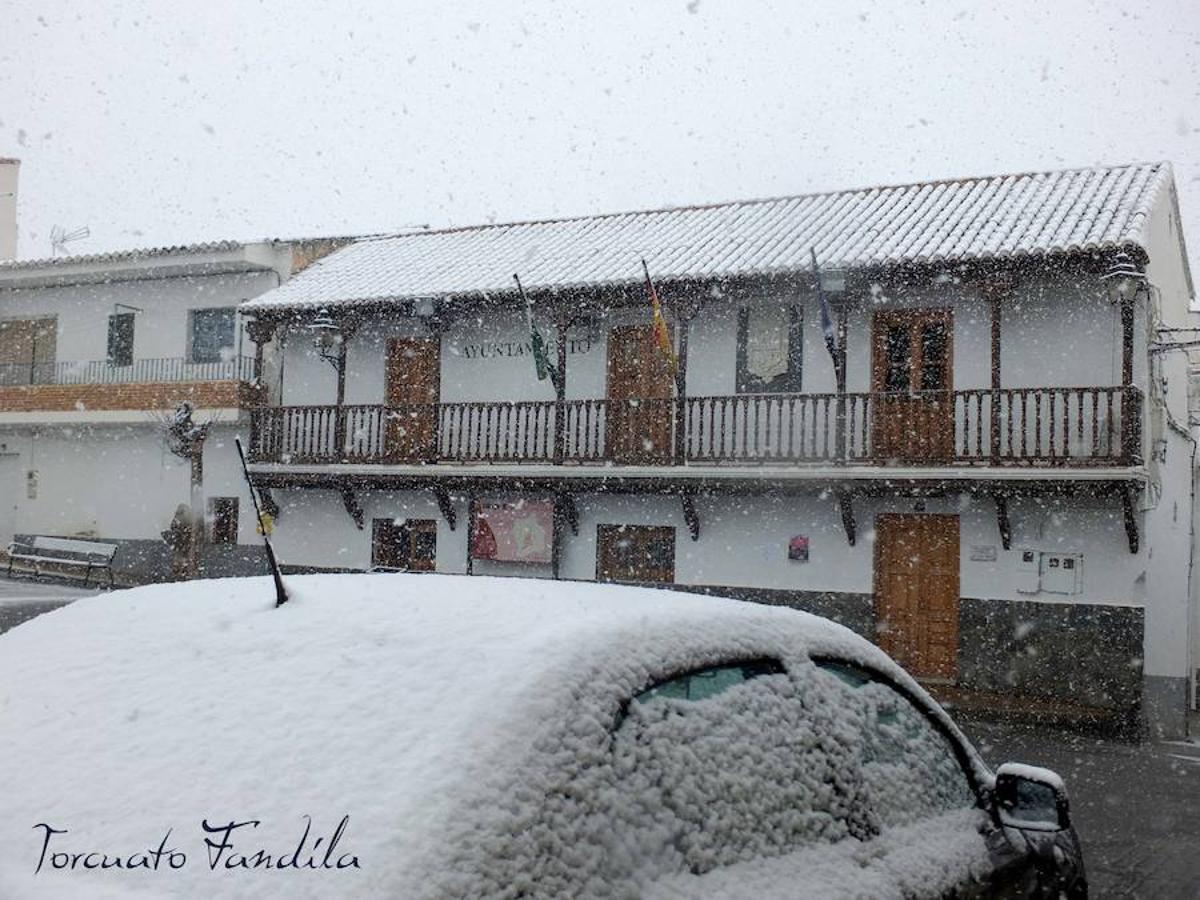 La comarca de Guadix queda cubierta de nieve