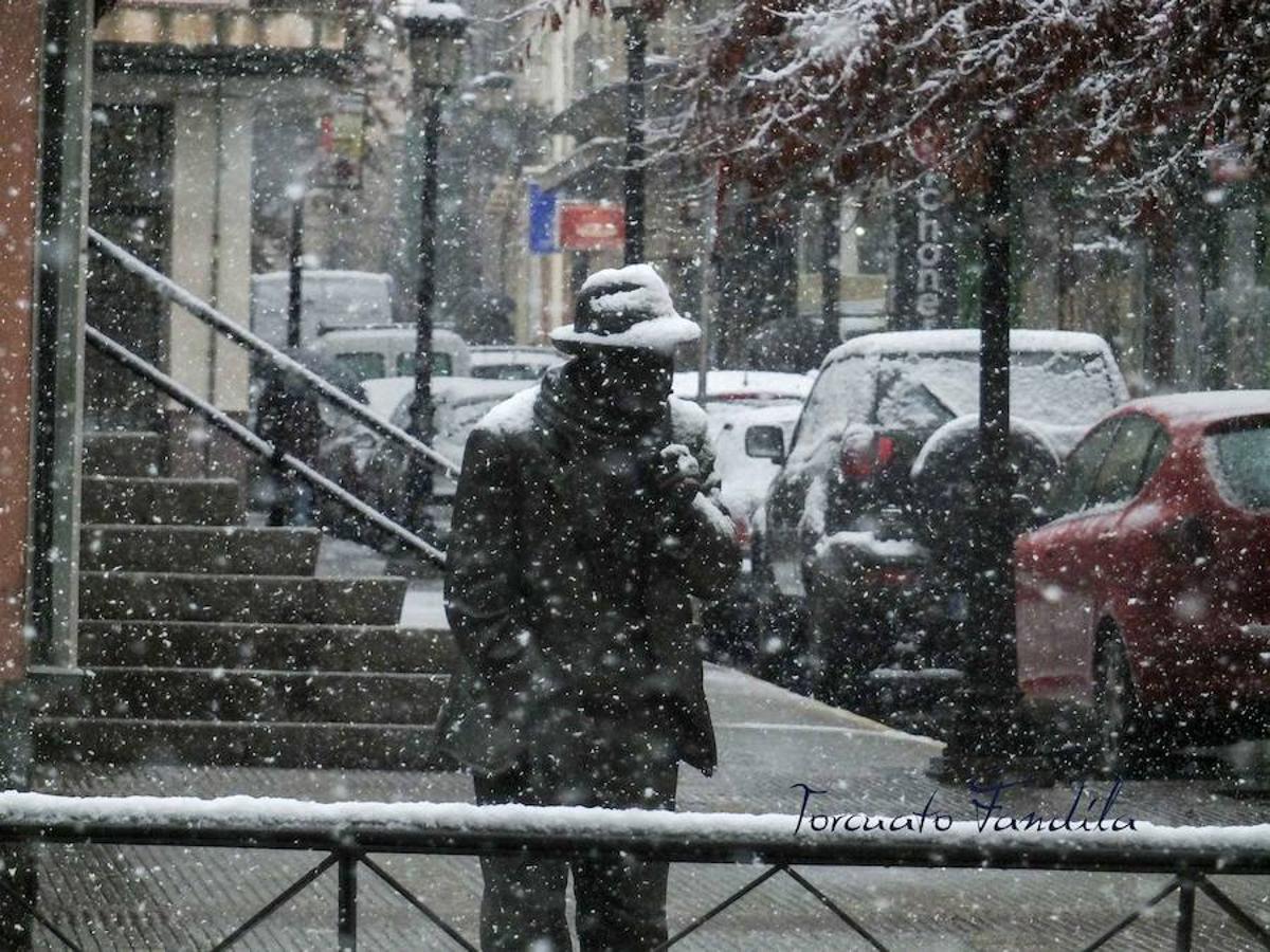 La comarca de Guadix queda cubierta de nieve