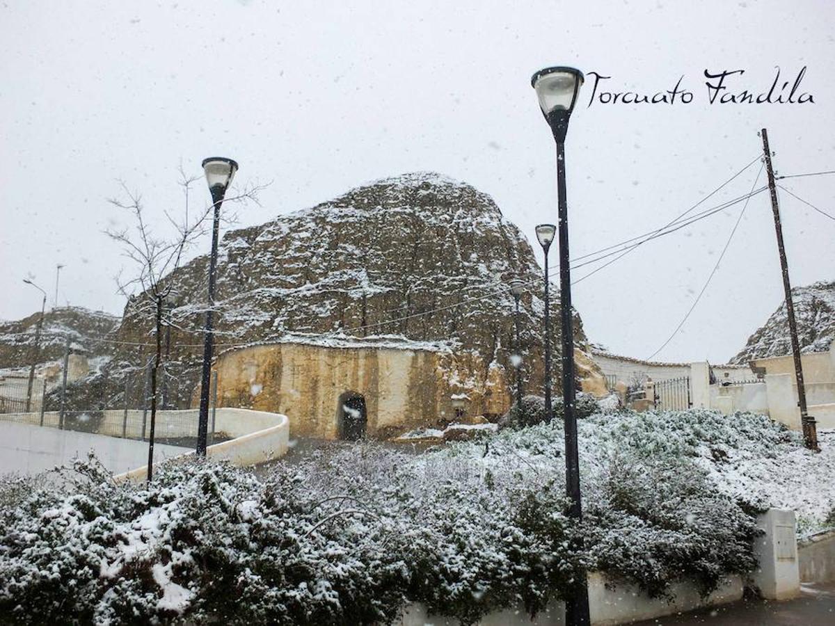 La comarca de Guadix queda cubierta de nieve