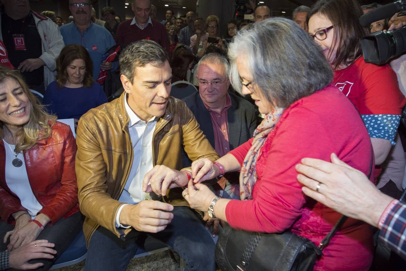 Baño de masas de Pedro Sánchez en Granada
