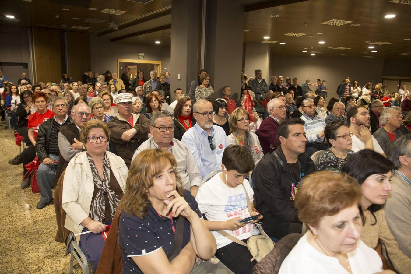 Baño de masas de Pedro Sánchez en Granada