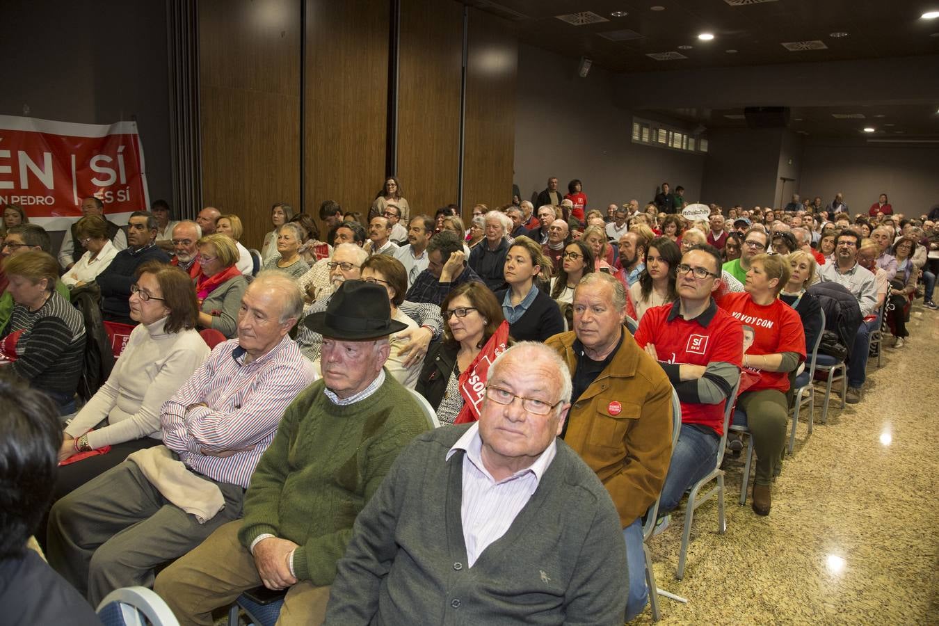 Baño de masas de Pedro Sánchez en Granada