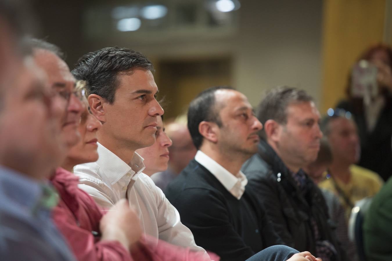 Baño de masas de Pedro Sánchez en Granada