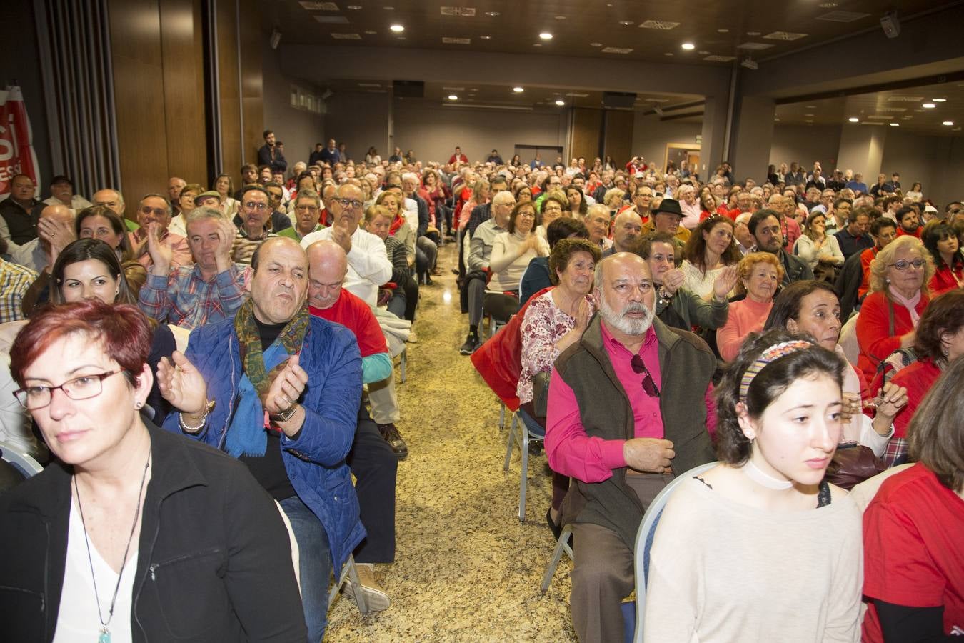 Baño de masas de Pedro Sánchez en Granada