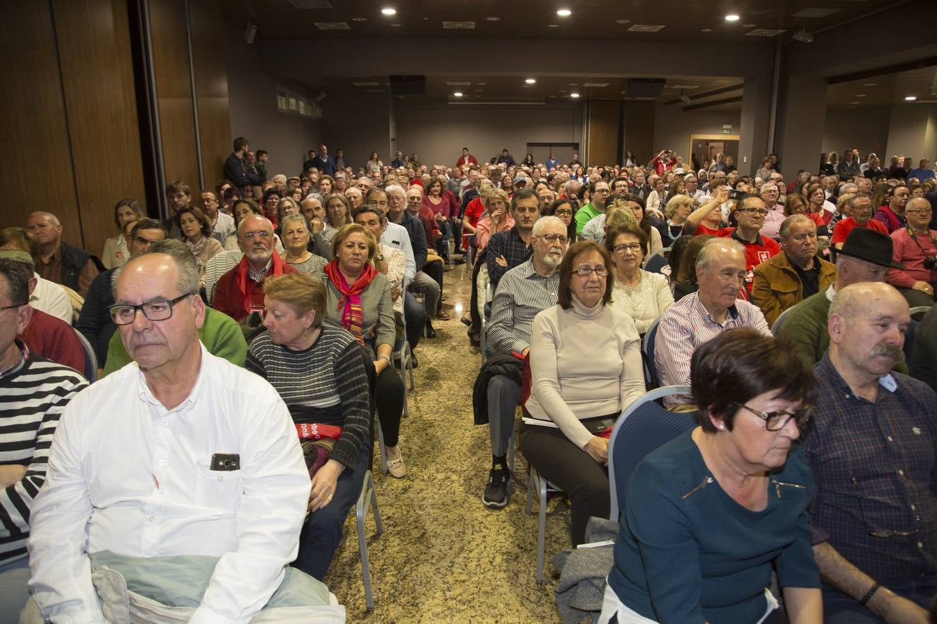 Baño de masas de Pedro Sánchez en Granada