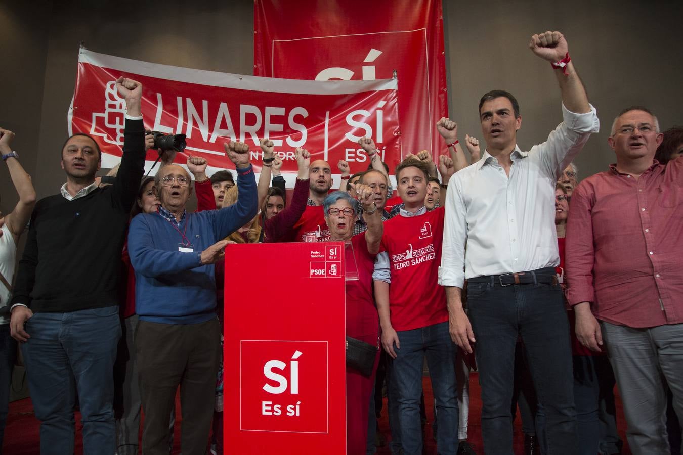Baño de masas de Pedro Sánchez en Granada
